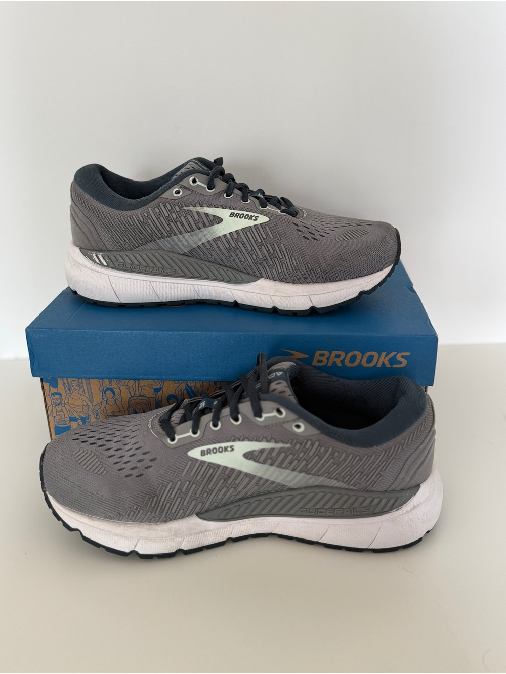 Brooks Addiction Gts Size 8 2e